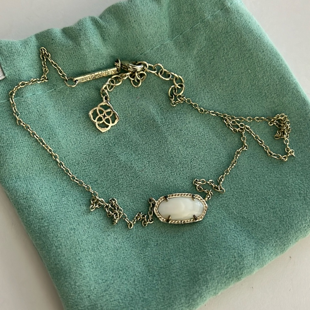 Kendra Scott necklace
